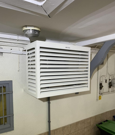 Entreprise spécialisée dans la pose d’une climatisation réversible Mitsubishi avec cache-clim dans un appartement en centre ville de Toulouse