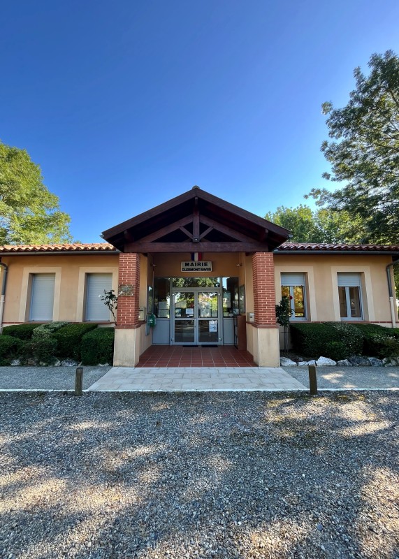 Pose d’une climatisation réversible Mitsubishi dans la mairie de Clermont-Saves proche de L’isle-Jourdain
