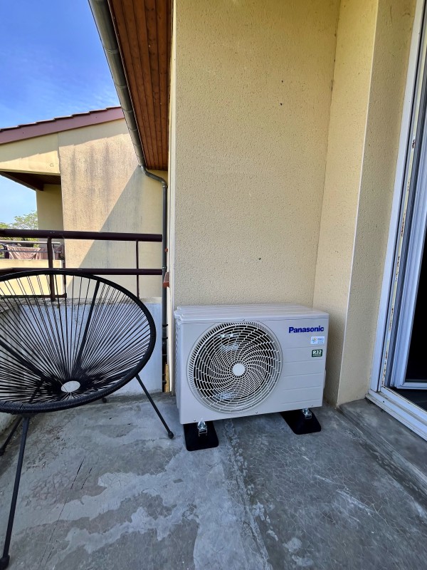 Pose d’une climatisation réversible Panasonic dans un appartement à Plaisance-Du-Touch près de Toulouse