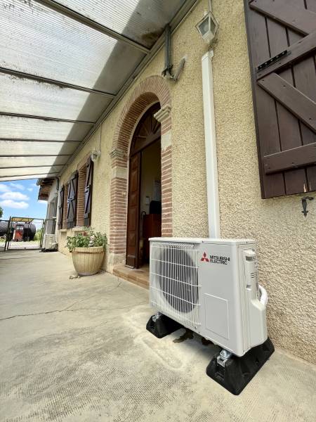 Installation de trois climatisations réversibles de marque Mitsubishi dans une maison située au Vignau proche de Cadour