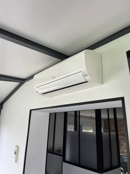 Réparation fuite d'eau et entretien sur une climatisation dans les zones d’Auch, Colomiers et L’Isle-Jourdain.