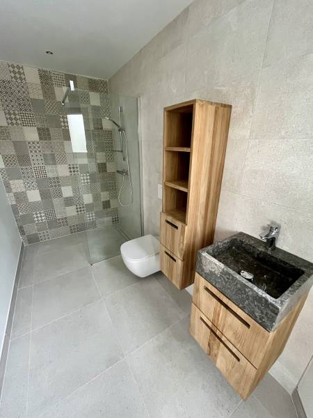 salle d'eau de luxe grise et bois fonsorbes 